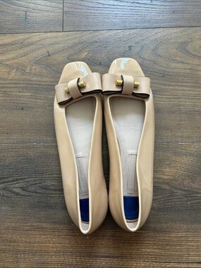 Stuart Weitzman Nude Patent Leather Bow Ballet Flats Size 6.5